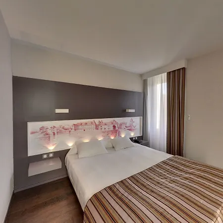 Hotel De La Cloche 3*