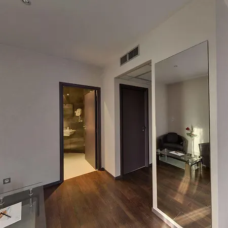 De La Cloche Hotel 3*