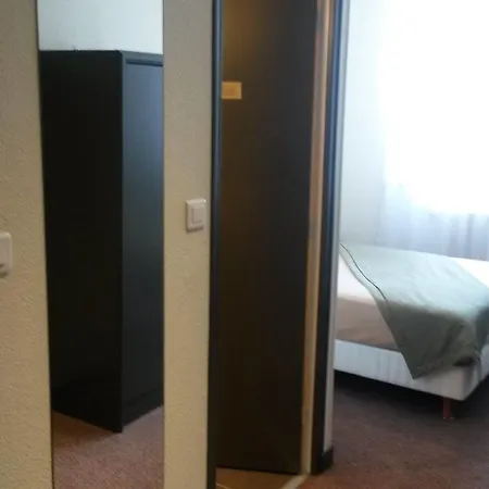 De La Cloche Hotel 3*