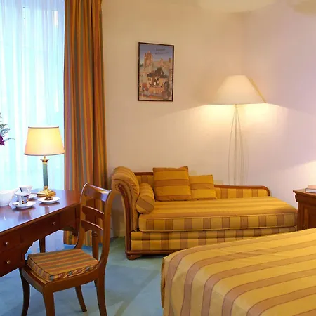 De La Cloche Hotel 3*